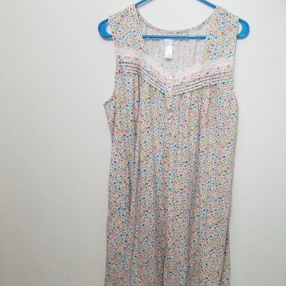 floral buttoning nightgown with lace - Picture 2 of 8